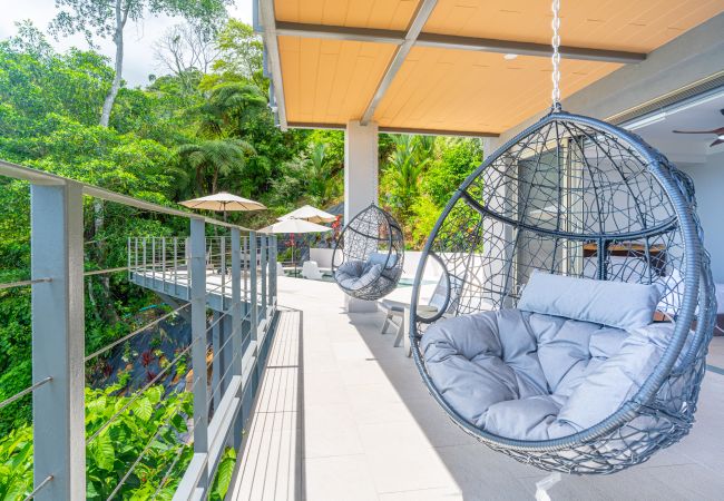 Villa in Dominical - Tropical Oceanview Retreat: 11BR for 27 Guests Villa in Dominical - Tropical Oceanview Retreat: 11BR for 27 Guests