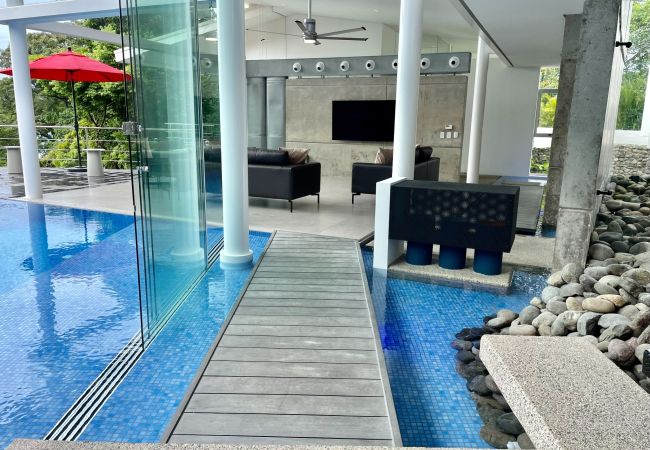 Villa in Quepos -  Stunning Oceanview Villa, Infinity Pool, Luxury Amenities and Maid Service Included Villa in Quepos -  Stunning Oceanview Villa, Infinity Pool, Luxury Amenities and Maid Service Included