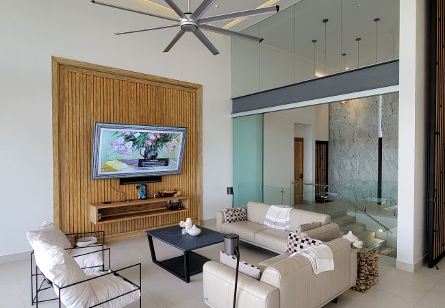 Villa in Quepos - Luxury in the Heart of Manuel Antonio Villa in Quepos - Luxury in the Heart of Manuel Antonio