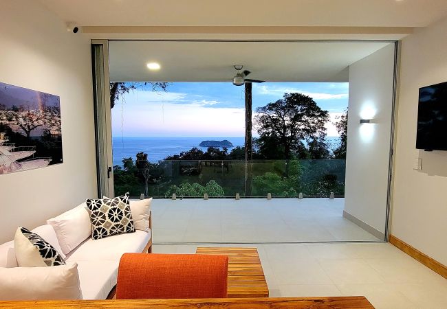Villa in Quepos - Luxury in the Heart of Manuel Antonio Villa in Quepos - Luxury in the Heart of Manuel Antonio