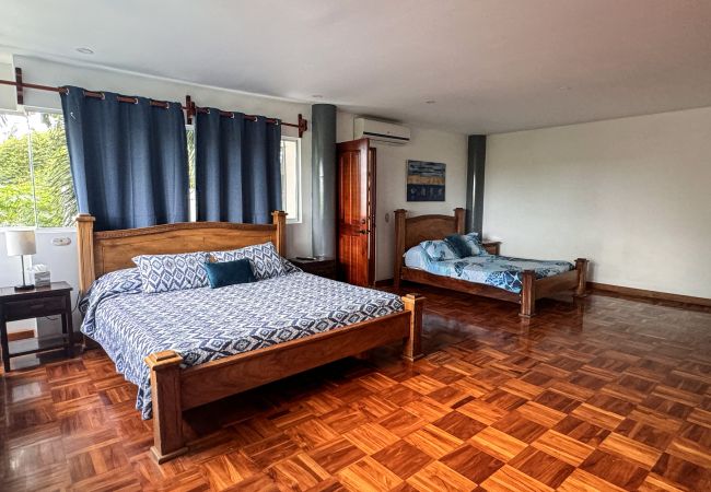 Villa in Quepos - Luxurious Oceanview Villa, Just a 10-Minute Walk to the Beach Villa in Quepos - Luxurious Oceanview Villa, Just a 10-Minute Walk to the Beach