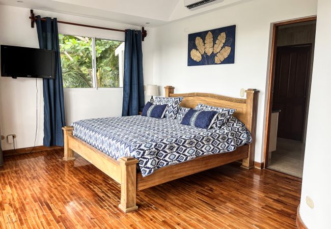 Villa in Quepos - Luxurious Oceanview Villa, Just a 10-Minute Walk to the Beach Villa in Quepos - Luxurious Oceanview Villa, Just a 10-Minute Walk to the Beach
