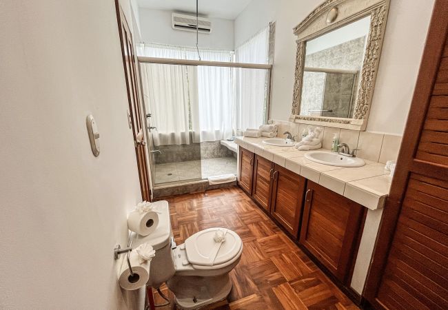 Villa in Quepos - Luxurious Oceanview Villa, Just a 10-Minute Walk to the Beach Villa in Quepos - Luxurious Oceanview Villa, Just a 10-Minute Walk to the Beach