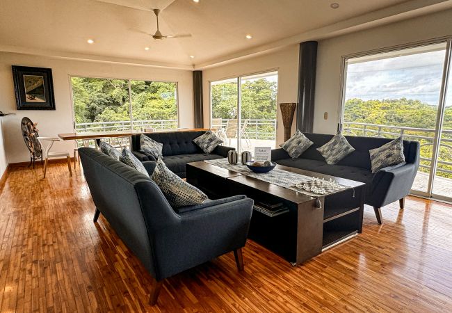 Villa in Quepos - Luxurious Oceanview Villa, Just a 10-Minute Walk to the Beach Villa in Quepos - Luxurious Oceanview Villa, Just a 10-Minute Walk to the Beach