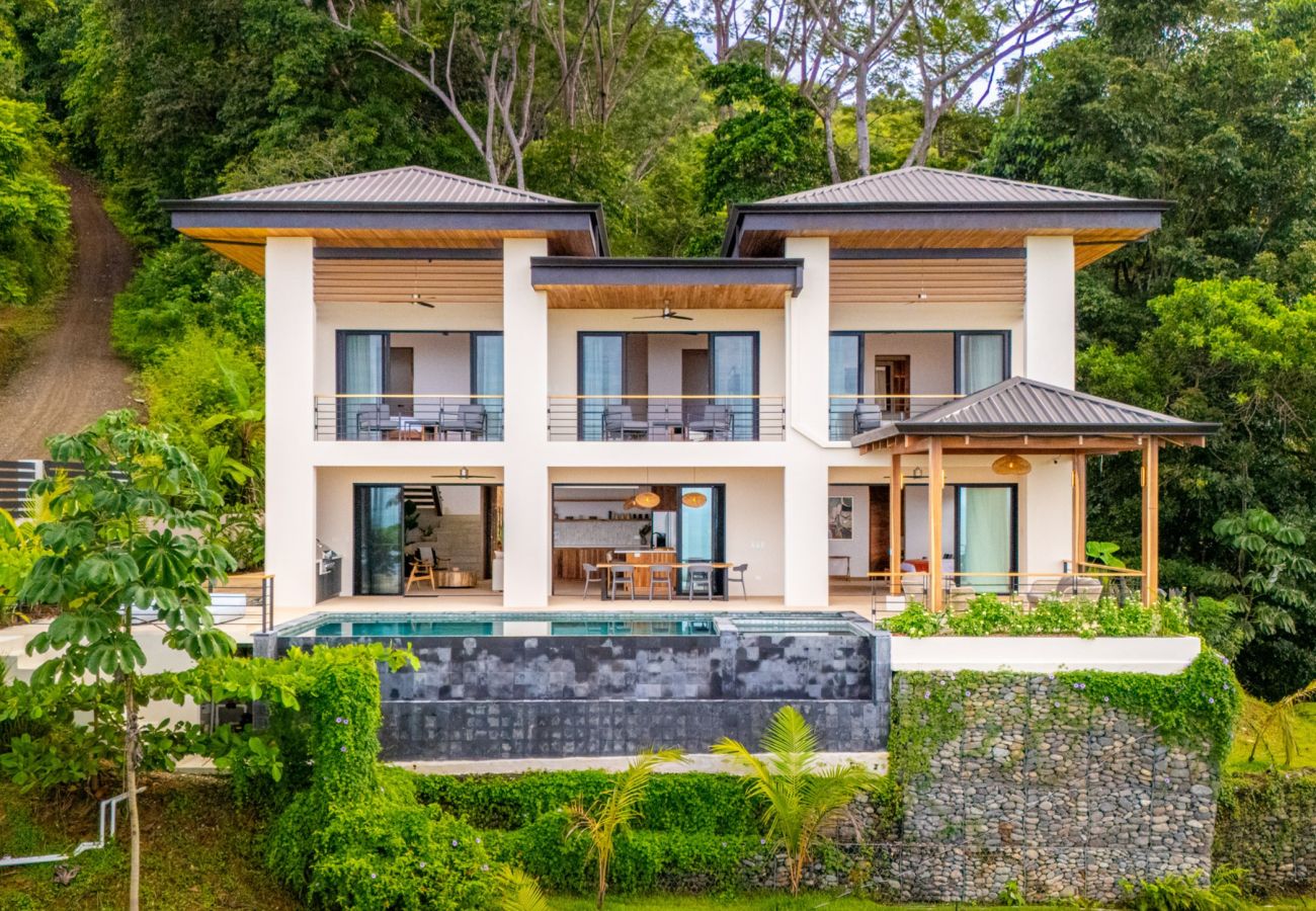 Villa in Uvita - Private Eco-Luxury Villa, Jacuzzi, Oceanview Pool