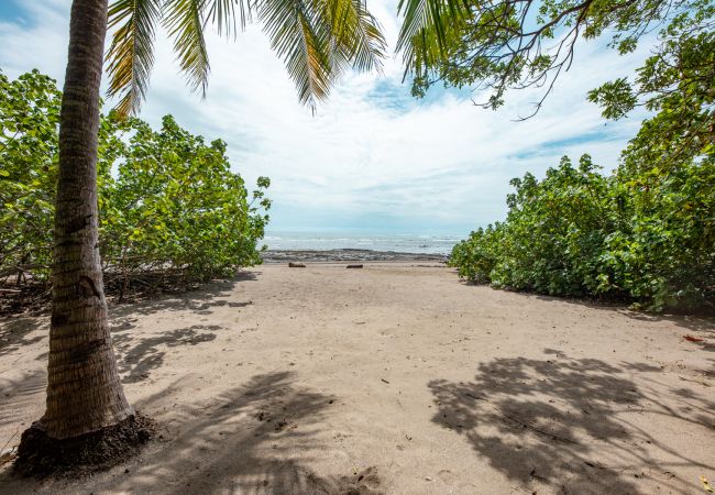 Villa in Nosara - Truly Beachfront Villa with Ocean Views, Sleeps 11 Villa in Nosara - Truly Beachfront Villa with Ocean Views, Sleeps 11