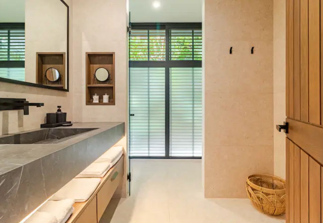 Villa in Santa Teresa - Casa Nalani – Luxury Villa with Semi-Olympic Saltwater Infinity Pool in Santa Teresa, Costa Rica