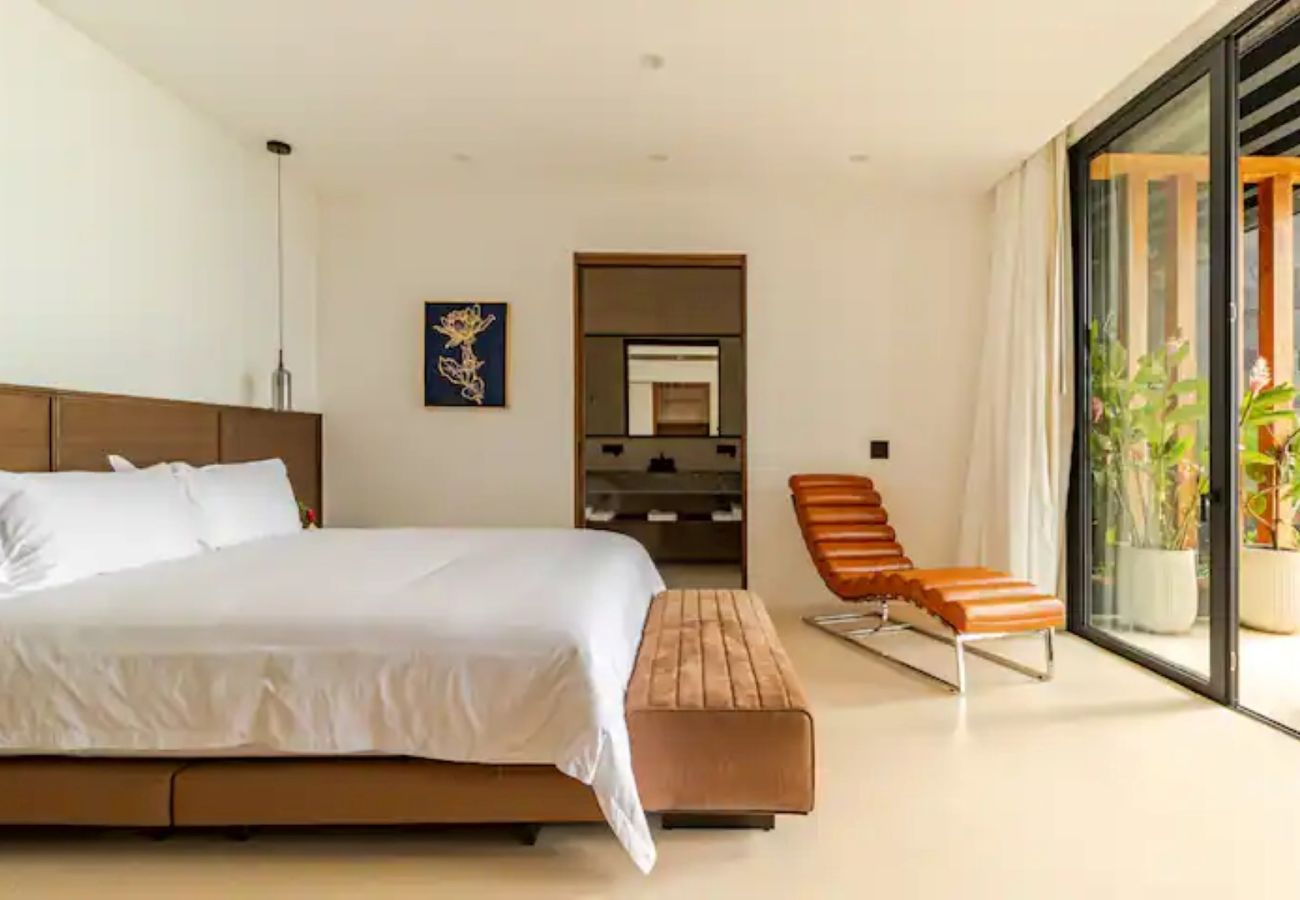 Villa in Santa Teresa - Exclusive 10-Bedroom Retreat with Semi-Olympic Saltwater Infinity Lap Pool and Direct Beach Access in Santa Teresa, Costa Rica