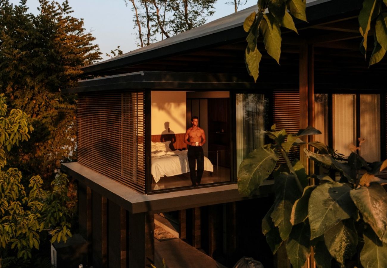 Villa in Santa Teresa - Exclusive 10-Bedroom Retreat with Semi-Olympic Saltwater Infinity Lap Pool and Direct Beach Access in Santa Teresa, Costa Rica