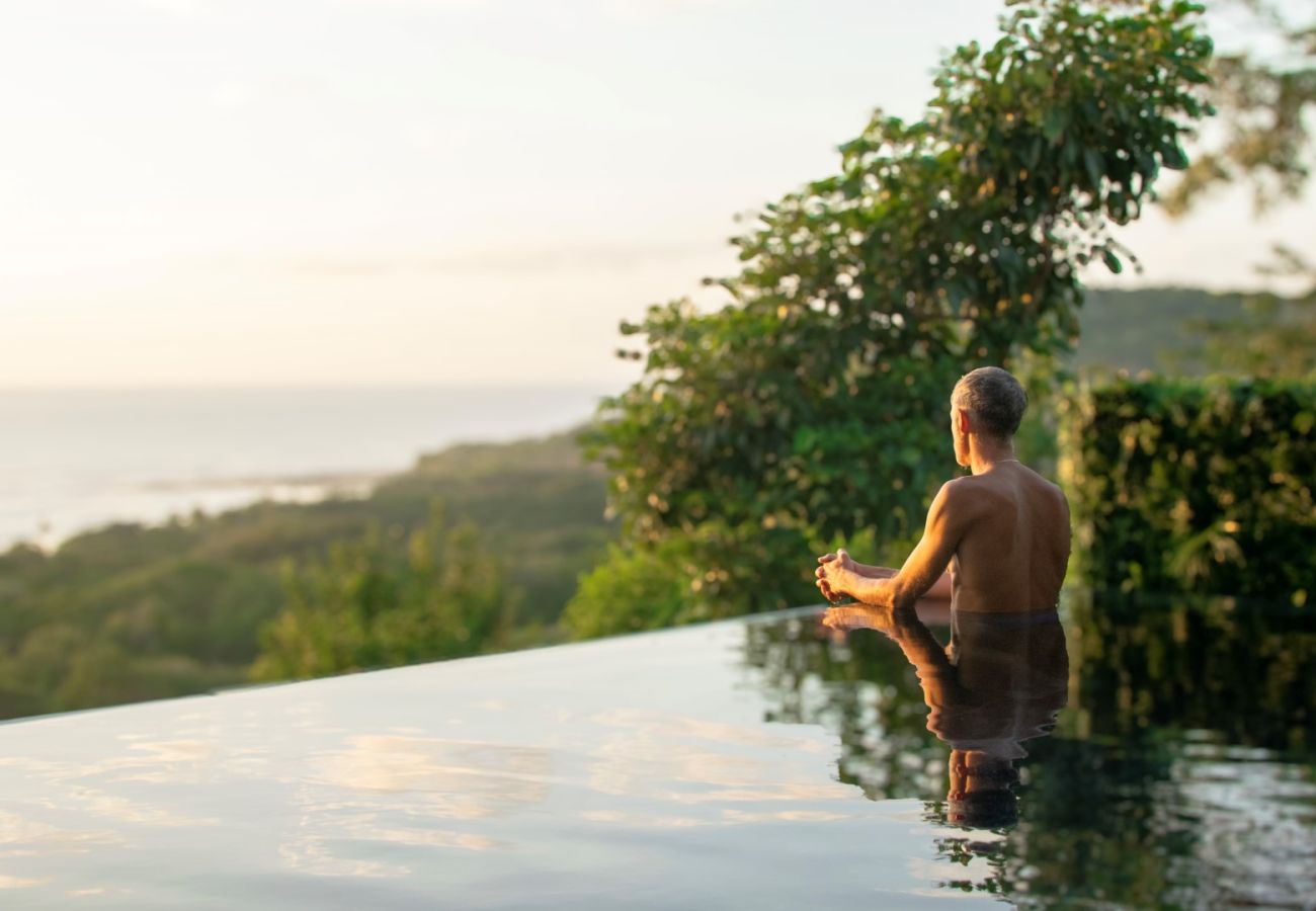 Villa in Santa Teresa - Exclusive 10-Bedroom Retreat with Semi-Olympic Saltwater Infinity Lap Pool and Direct Beach Access in Santa Teresa, Costa Rica