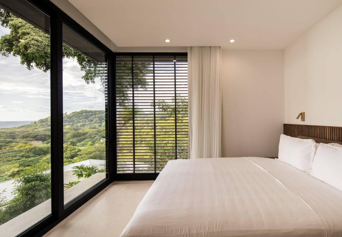Villa in Santa Teresa - Exclusive 10-Bedroom Retreat with Semi-Olympic Saltwater Infinity Lap Pool and Direct Beach Access in Santa Teresa, Costa Rica