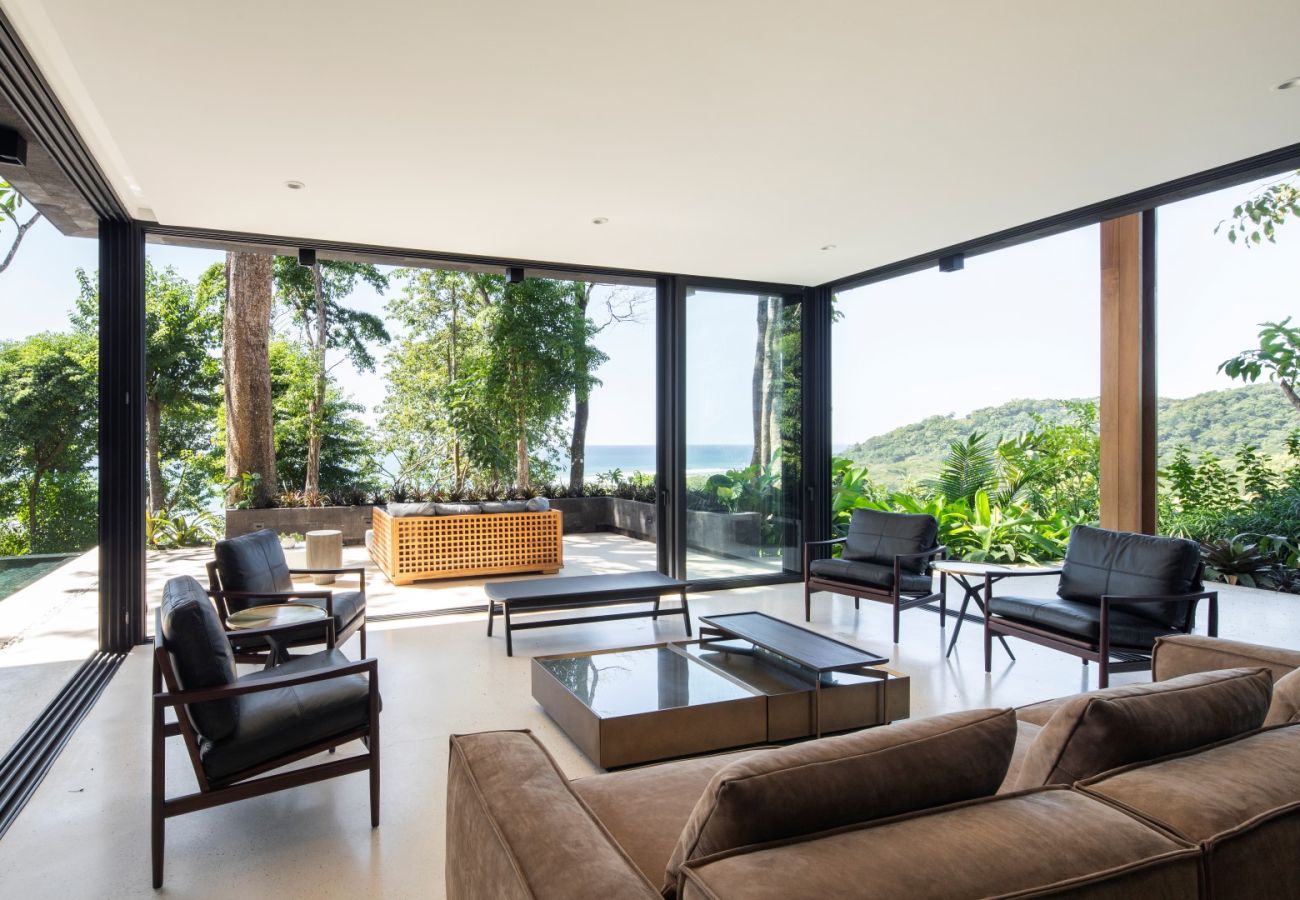 Villa in Santa Teresa - Exclusive 10-Bedroom Retreat with Semi-Olympic Saltwater Infinity Lap Pool and Direct Beach Access in Santa Teresa, Costa Rica