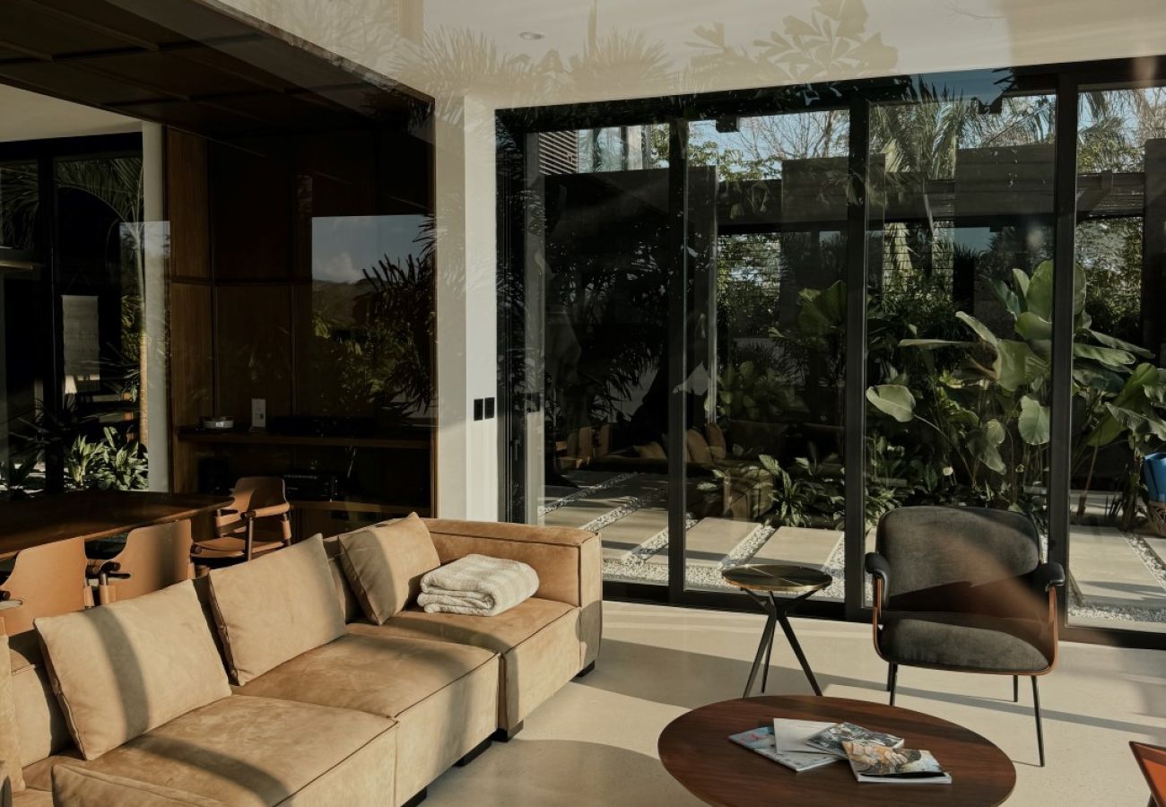 Villa in Santa Teresa - Exclusive 10-Bedroom Retreat with Semi-Olympic Saltwater Infinity Lap Pool and Direct Beach Access in Santa Teresa, Costa Rica