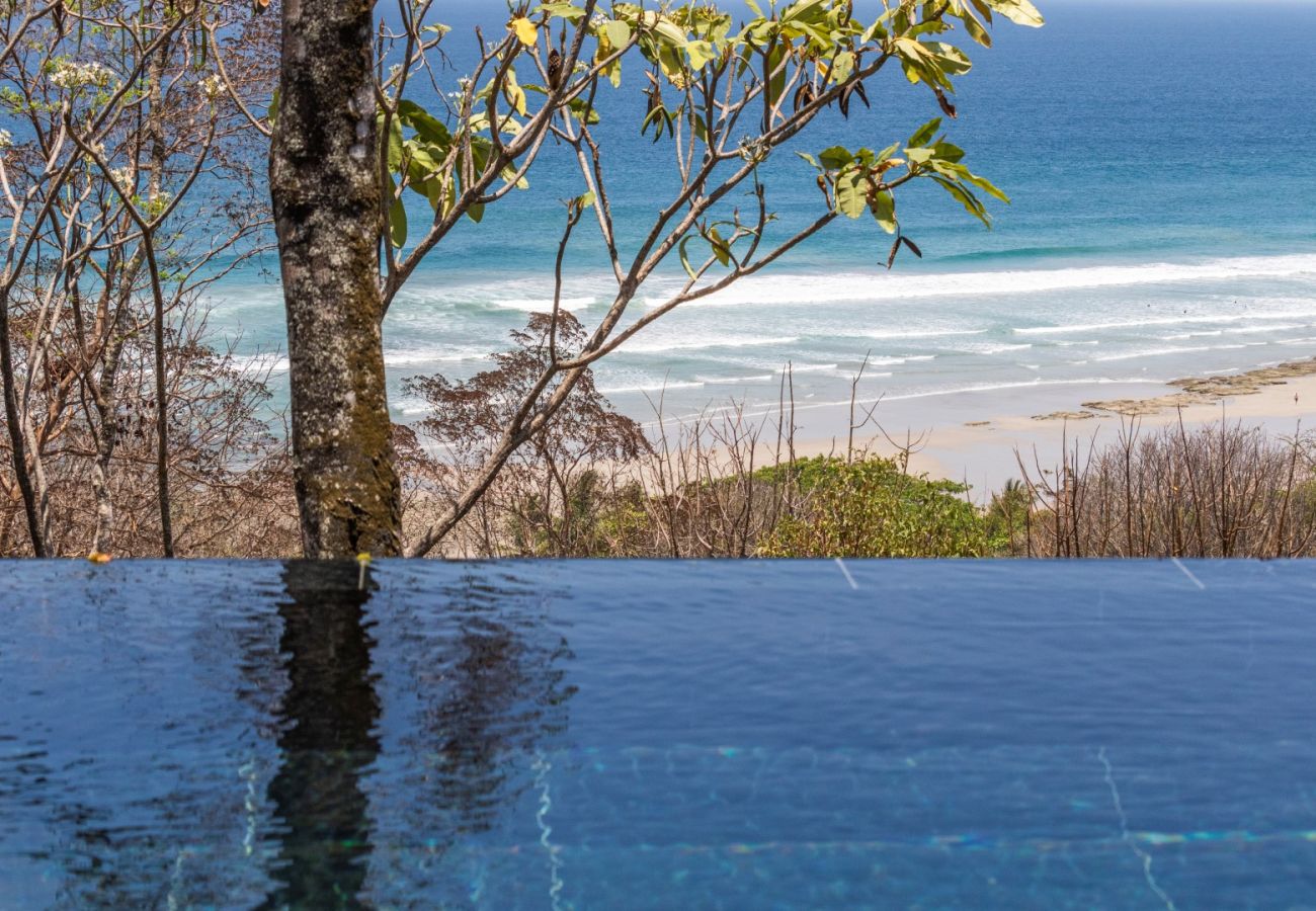 Villa in Santa Teresa - Exclusive 10-Bedroom Retreat with Semi-Olympic Saltwater Infinity Lap Pool and Direct Beach Access in Santa Teresa, Costa Rica