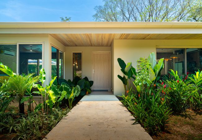 Villa in Uvita - Waves as Your Companion: Beachfront Elegance Villa in Uvita - Waves as Your Companion: Beachfront Elegance