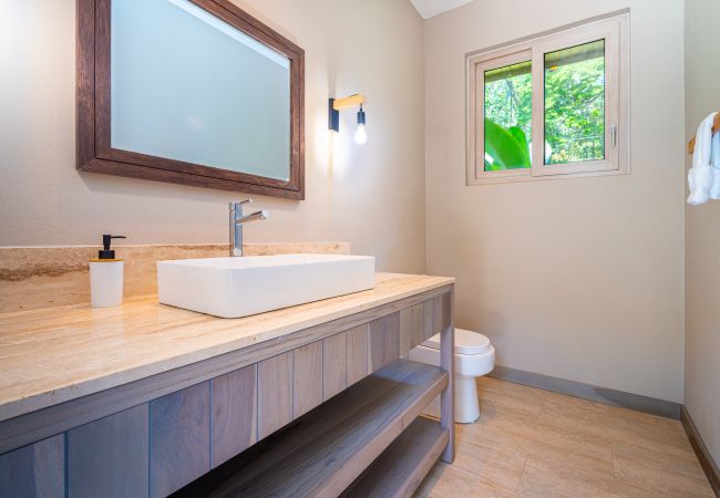 Villa in Uvita - Waves as Your Companion: Beachfront Elegance Villa in Uvita - Waves as Your Companion: Beachfront Elegance