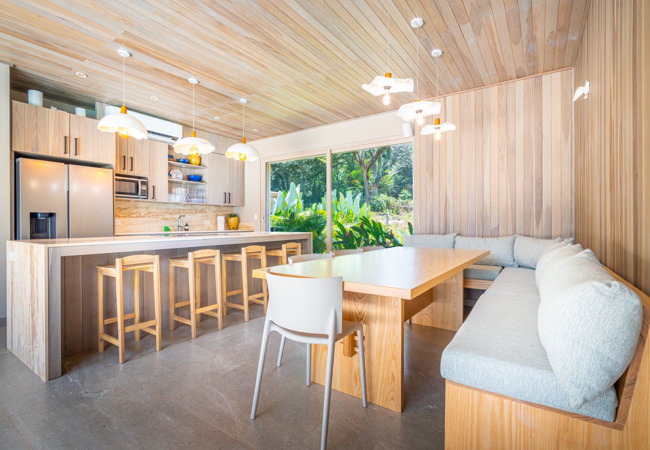 Villa in Bahía Ballena - Waves as Your Companion: Beachfront Elegance