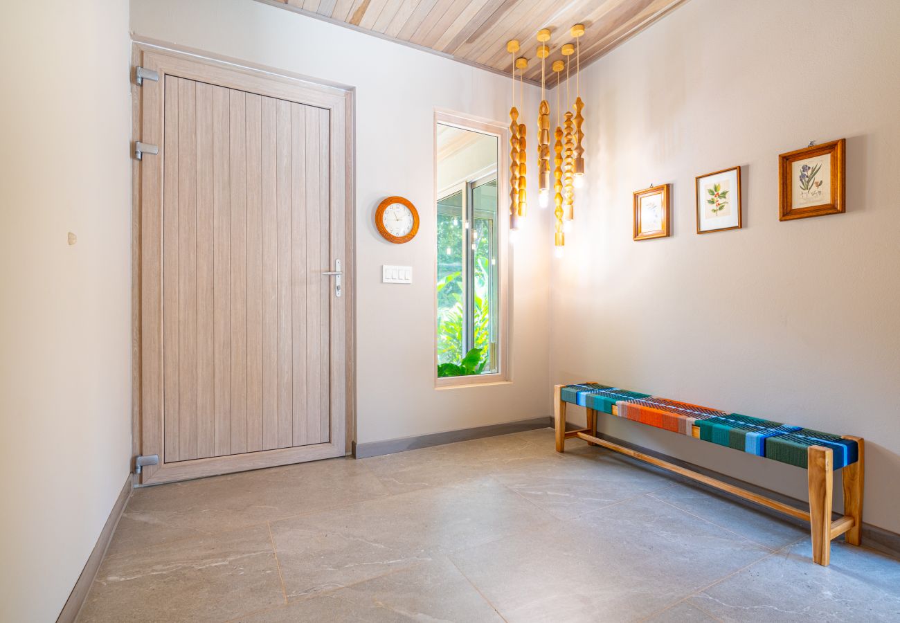 Villa in Bahía Ballena - Waves as Your Companion: Beachfront Elegance