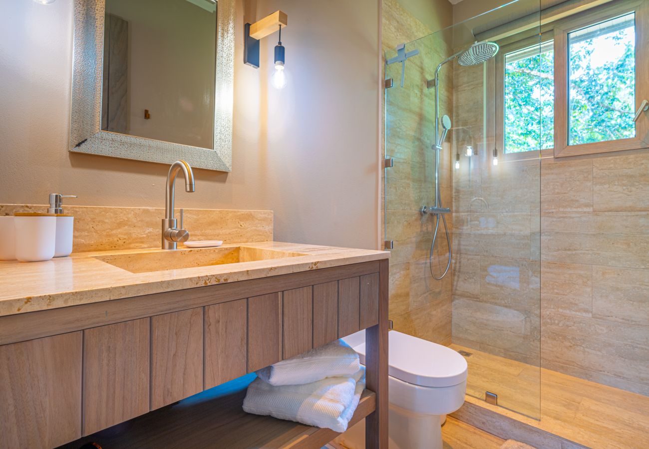 Villa in Bahía Ballena - Waves as Your Companion: Beachfront Elegance