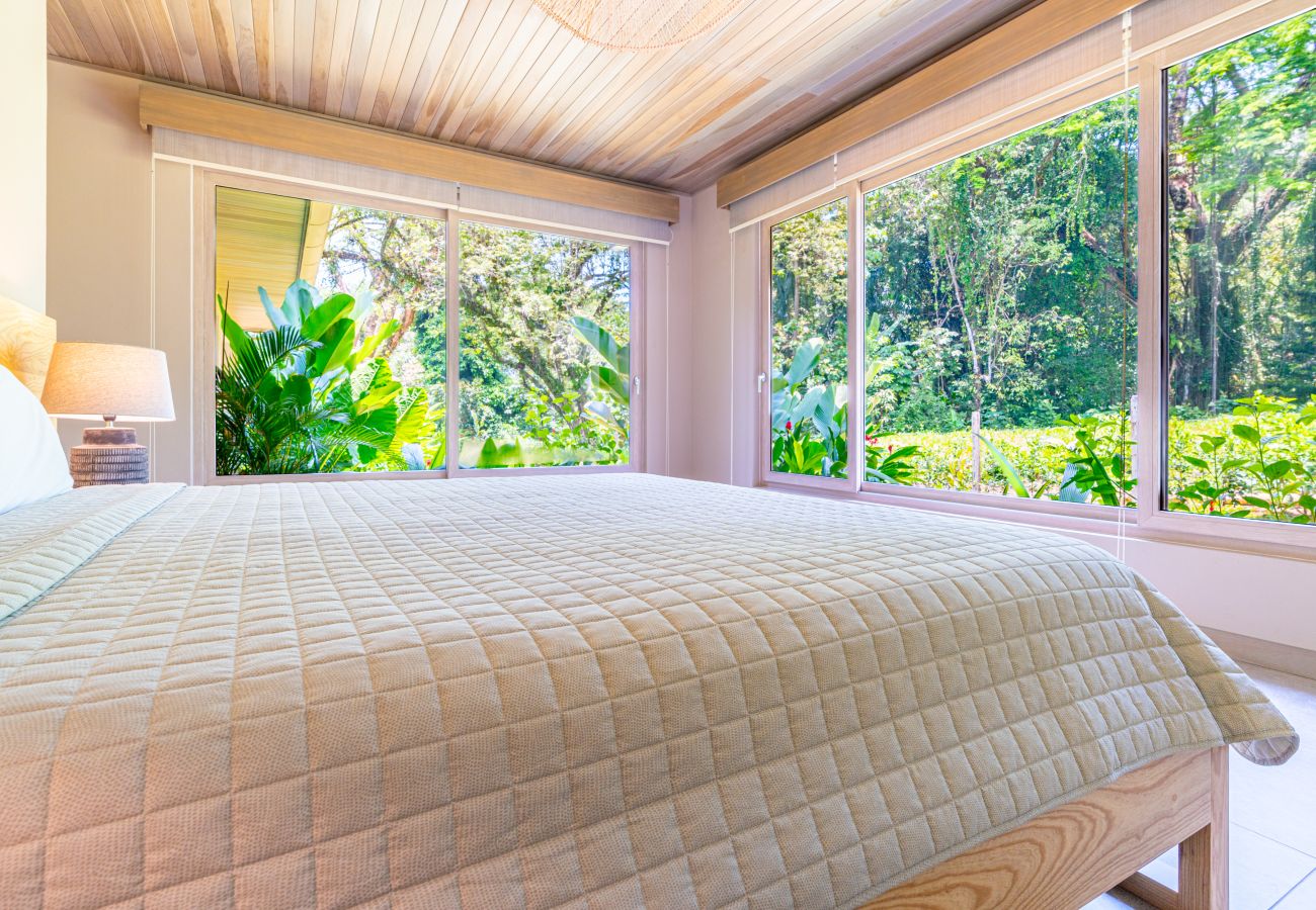 Villa in Bahía Ballena - Waves as Your Companion: Beachfront Elegance