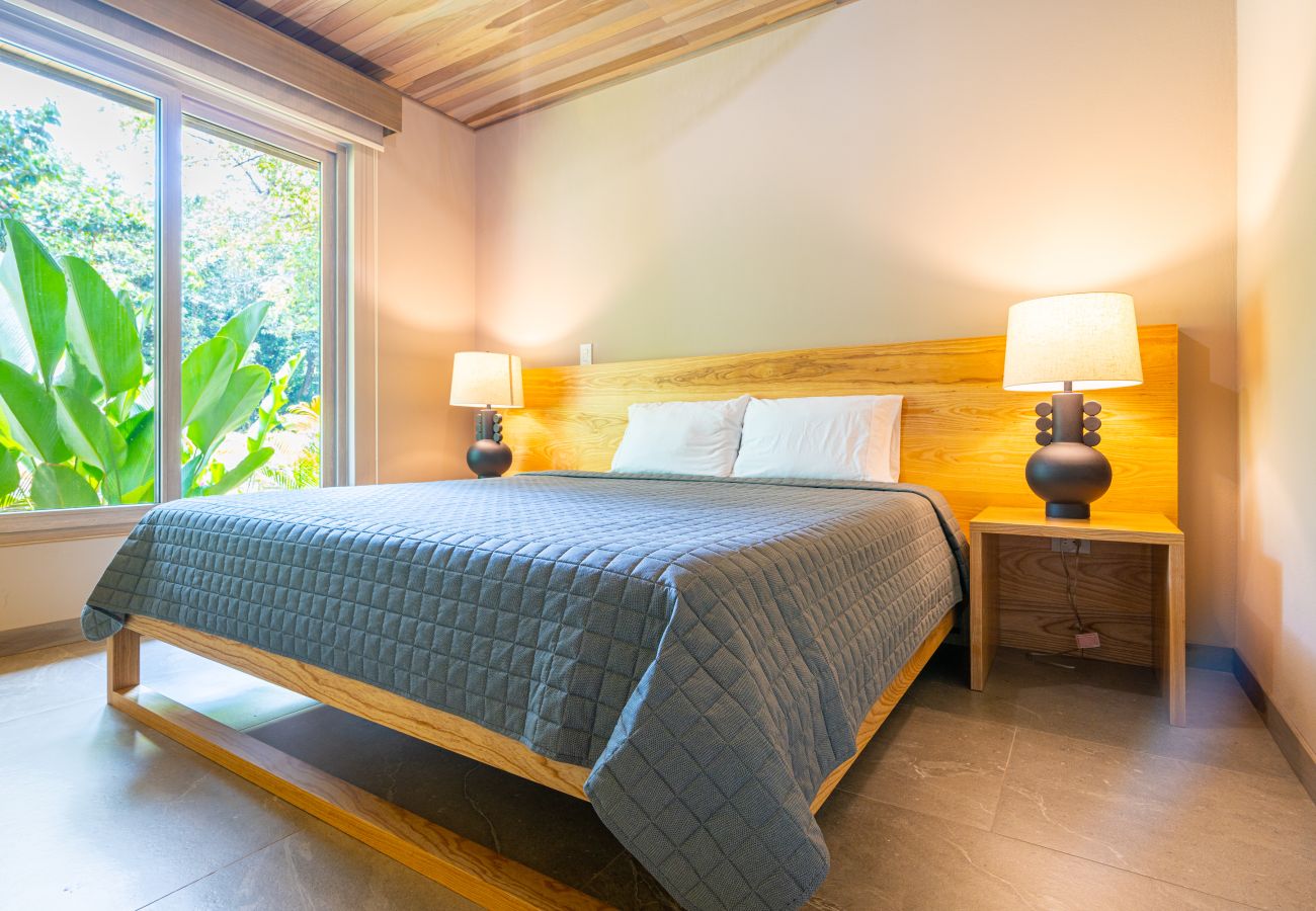 Villa in Bahía Ballena - Waves as Your Companion: Beachfront Elegance