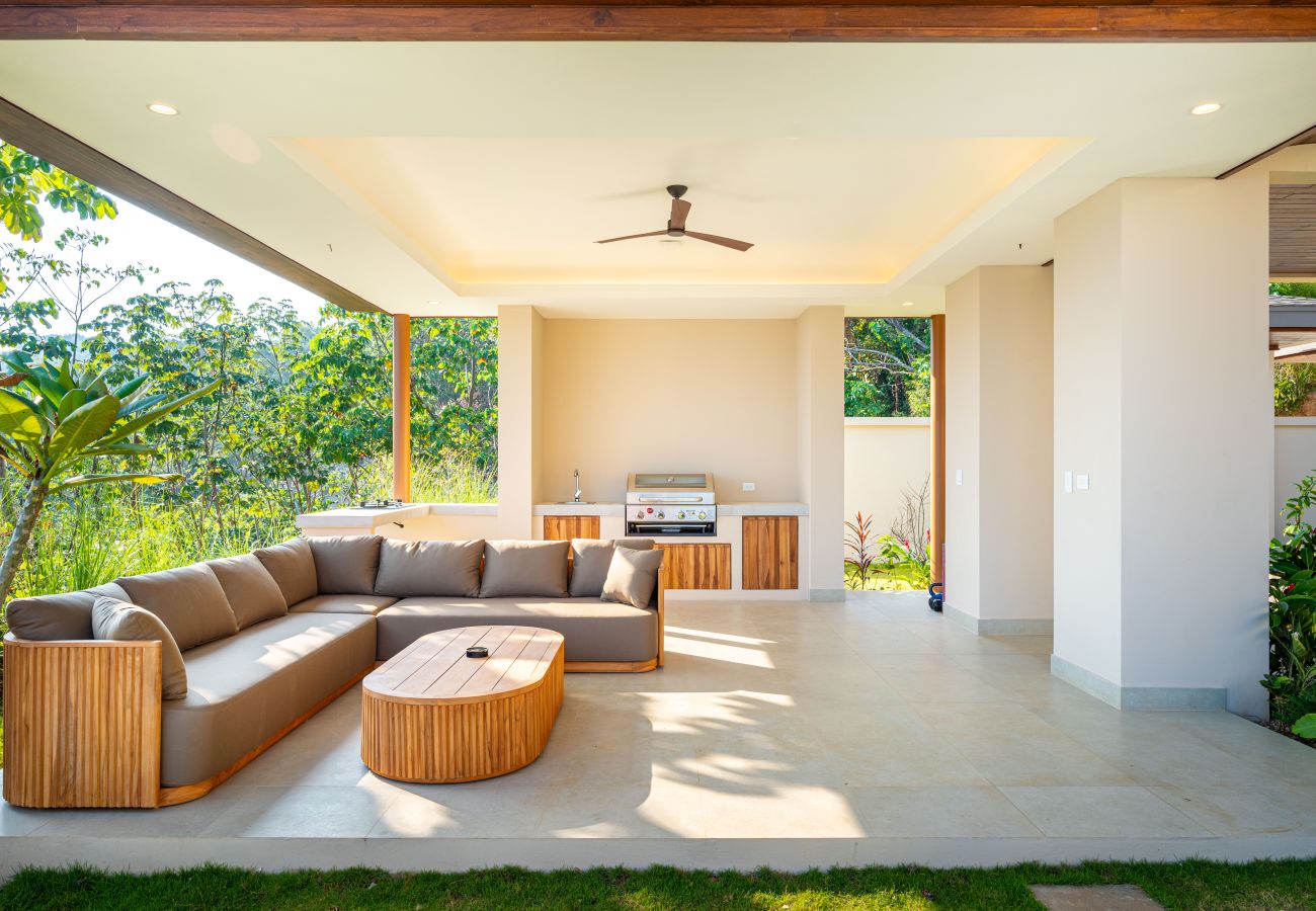 Villa in Dominical - Casa Bella Vina – Luxury Villa Near Beach & Town