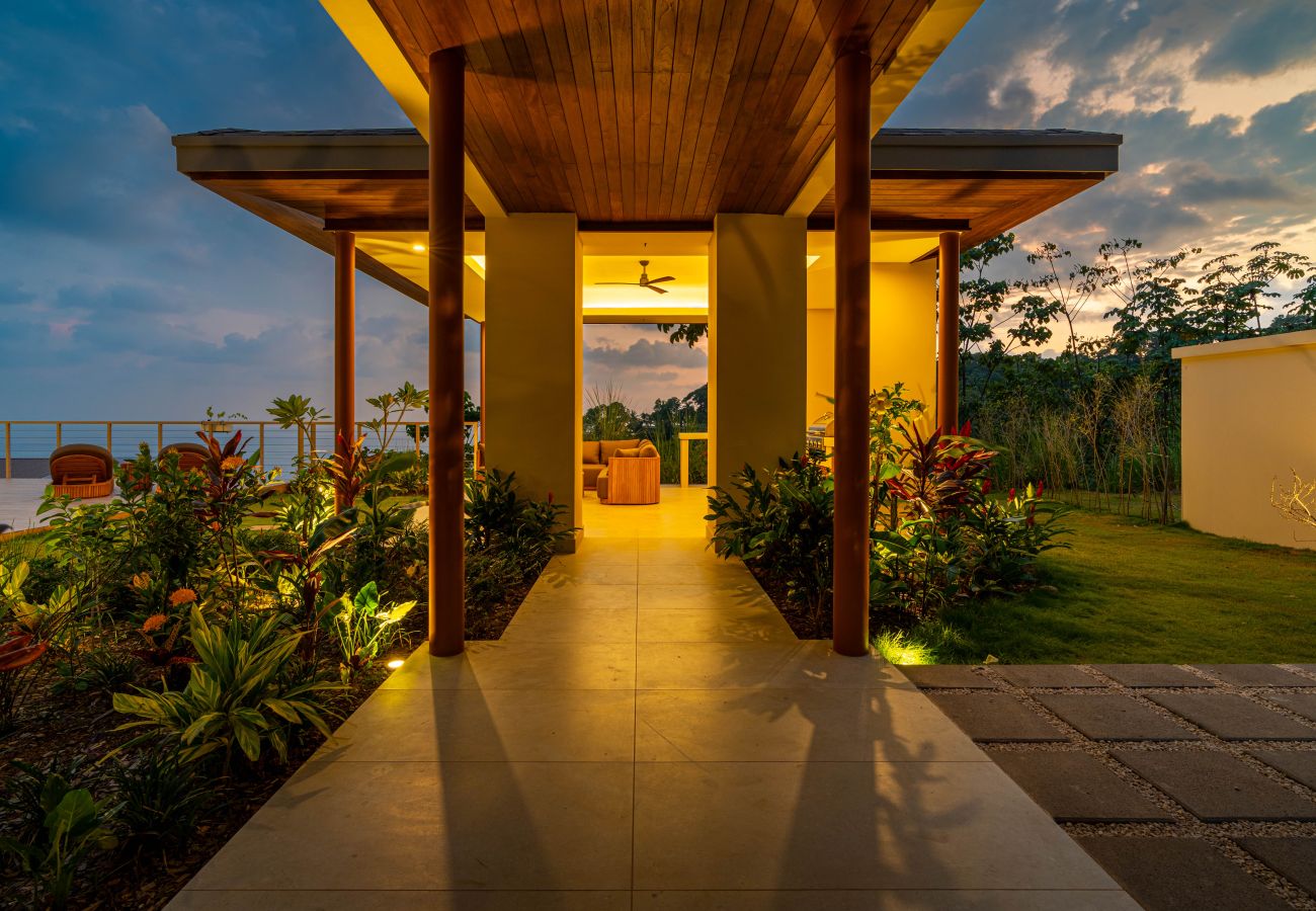 Villa in Dominical - Casa Bella Vina – Luxury Villa Near Beach & Town