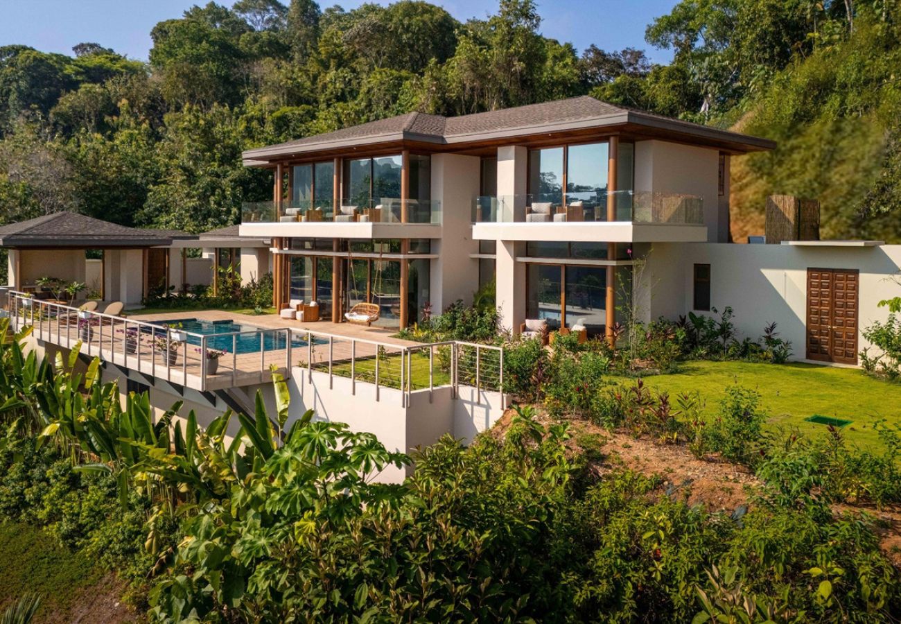 Villa in Dominical - Casa Bella Vina – Luxury Villa Near Beach & Town