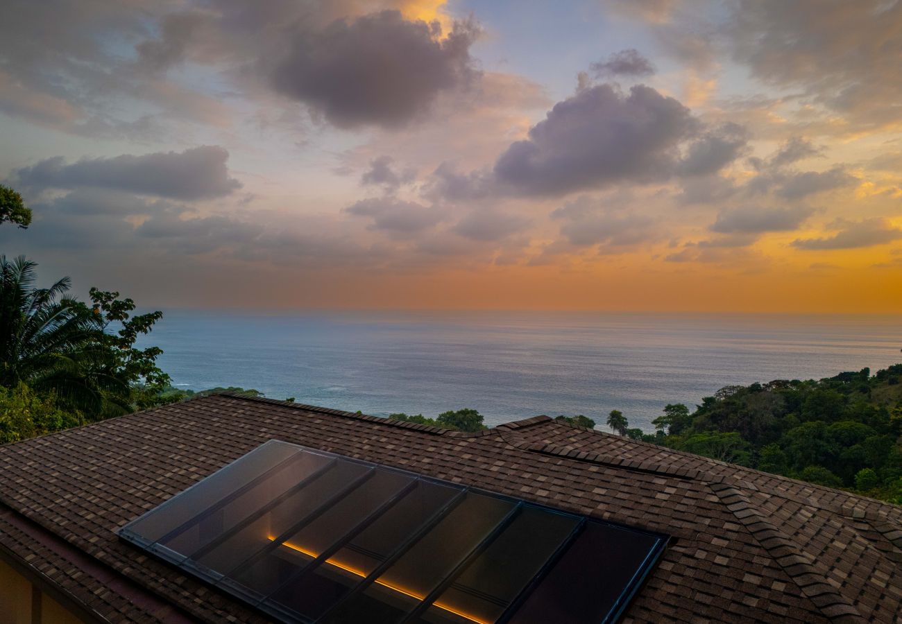 Villa in Dominical - Casa Bella Vina – Luxury Villa Near Beach & Town