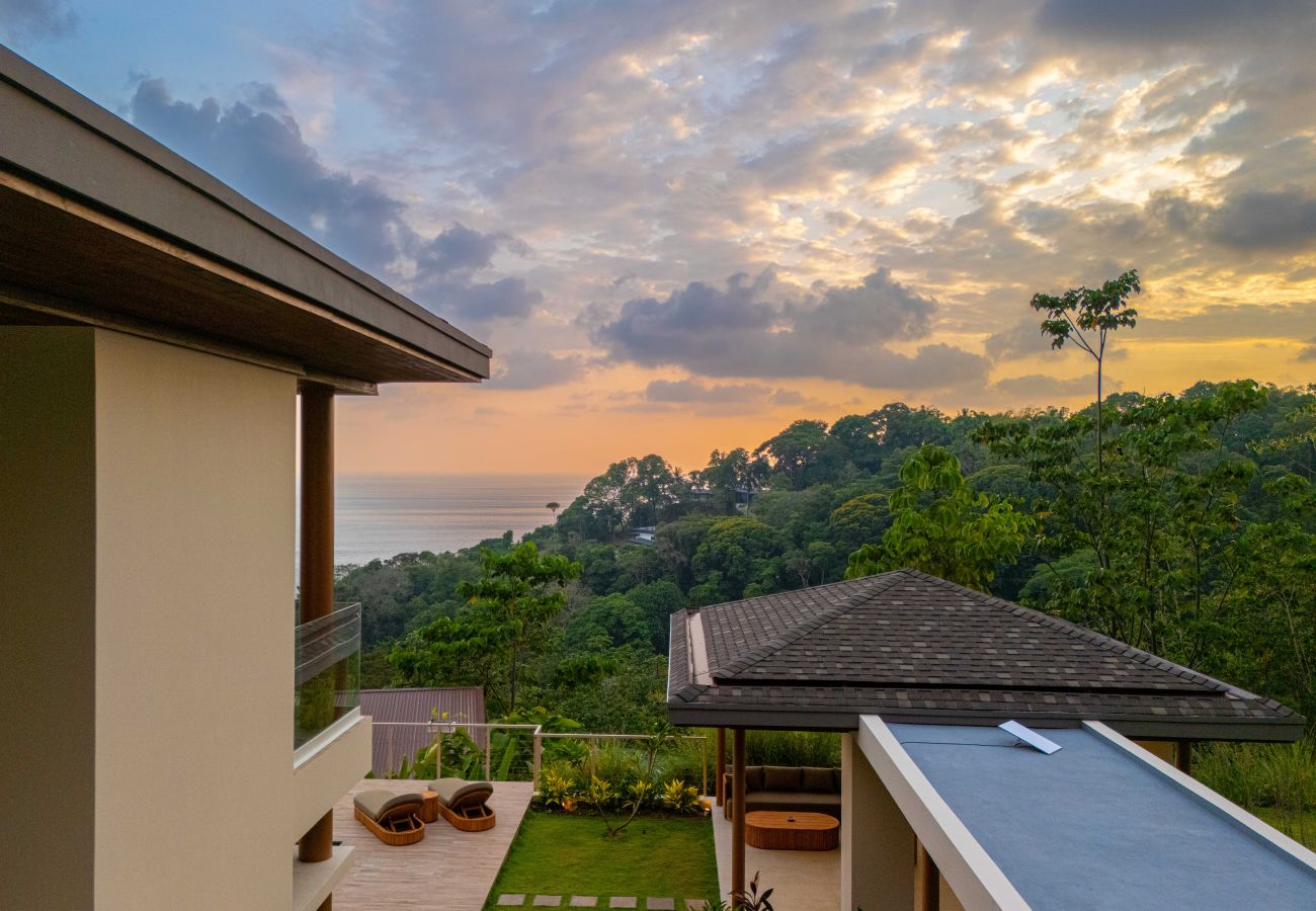 Villa in Dominical - Casa Bella Vina – Luxury Villa Near Beach & Town