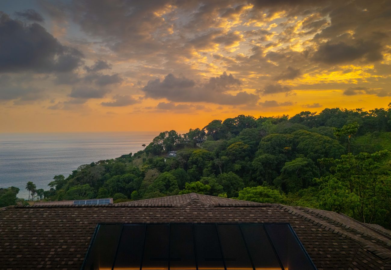 Villa in Dominical - Casa Bella Vina – Luxury Villa Near Beach & Town