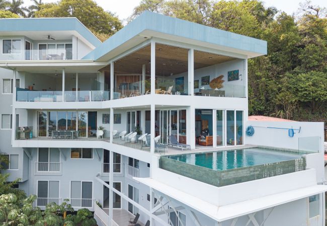 Villa in Quepos - Luxury Villa with Ocean Views, Conference Room & Accessibility-Optimized Layout – Ideal for Corporate Retreats & Celebrations Villa in Quepos - Luxury Villa with Ocean Views, Conference Room & Accessibility-Optimized Layout – Ideal for Corporate Retreats & Celebrations