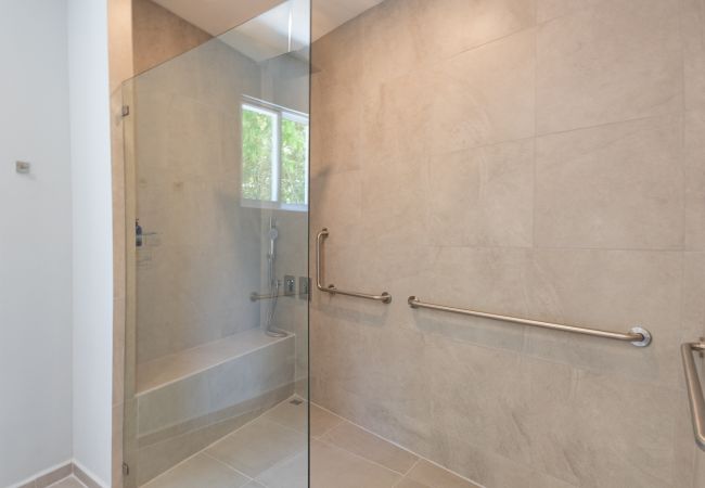 Villa in Quepos - Luxury Villa with Ocean Views, Conference Room & Accessibility-Optimized Layout – Ideal for Corporate Retreats & Celebrations Villa in Quepos - Luxury Villa with Ocean Views, Conference Room & Accessibility-Optimized Layout – Ideal for Corporate Retreats & Celebrations
