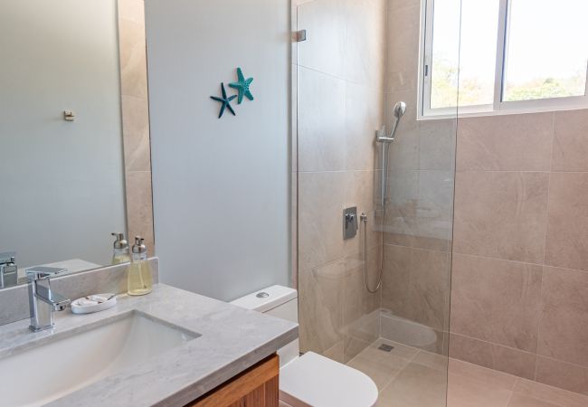 Villa in Quepos - Luxury Villa with Ocean Views, Conference Room & Accessibility-Optimized Layout – Ideal for Corporate Retreats & Celebrations Villa in Quepos - Luxury Villa with Ocean Views, Conference Room & Accessibility-Optimized Layout – Ideal for Corporate Retreats & Celebrations