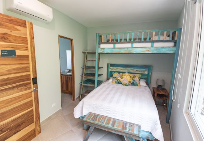 Villa in Quepos - Luxury Villa with Ocean Views, Conference Room & Accessibility-Optimized Layout – Ideal for Corporate Retreats & Celebrations Villa in Quepos - Luxury Villa with Ocean Views, Conference Room & Accessibility-Optimized Layout – Ideal for Corporate Retreats & Celebrations