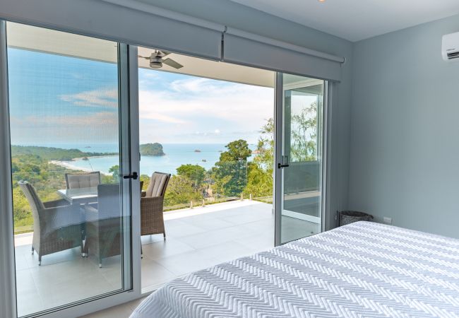 Villa in Quepos - Luxury Villa with Ocean Views, Conference Room & Accessibility-Optimized Layout – Ideal for Corporate Retreats & Celebrations Villa in Quepos - Luxury Villa with Ocean Views, Conference Room & Accessibility-Optimized Layout – Ideal for Corporate Retreats & Celebrations