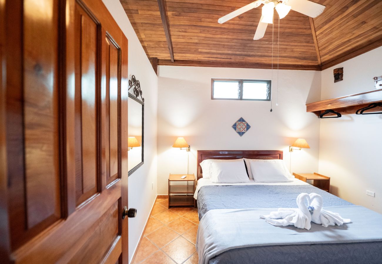 Villa in Arenal - Lake Arenal Villas with Hot Tub, Chef, Yoga Deck, Retreats, Weddings
