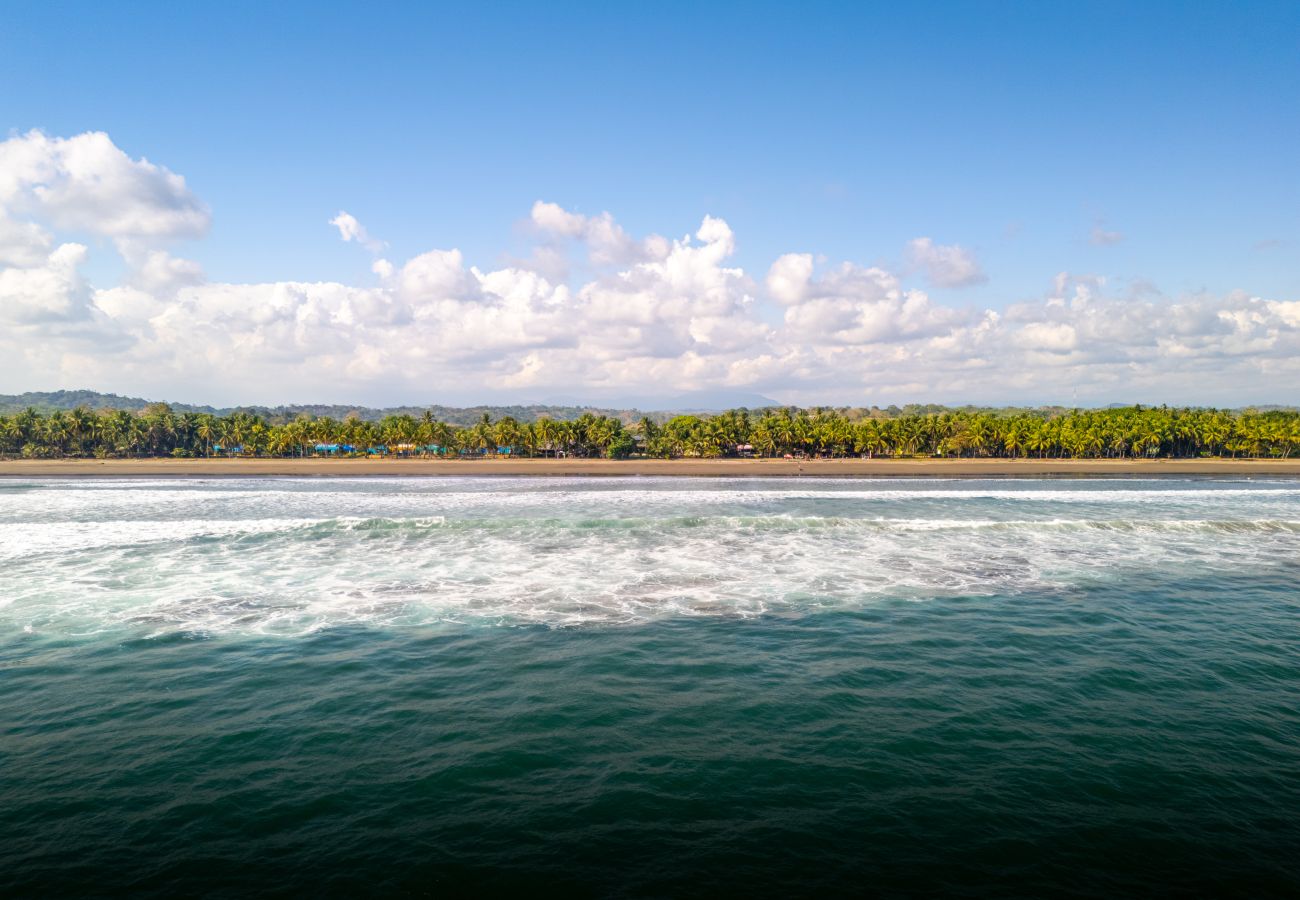 Villa in Parrita - Casa Assinie Beachfront Home with Private Ocean Access