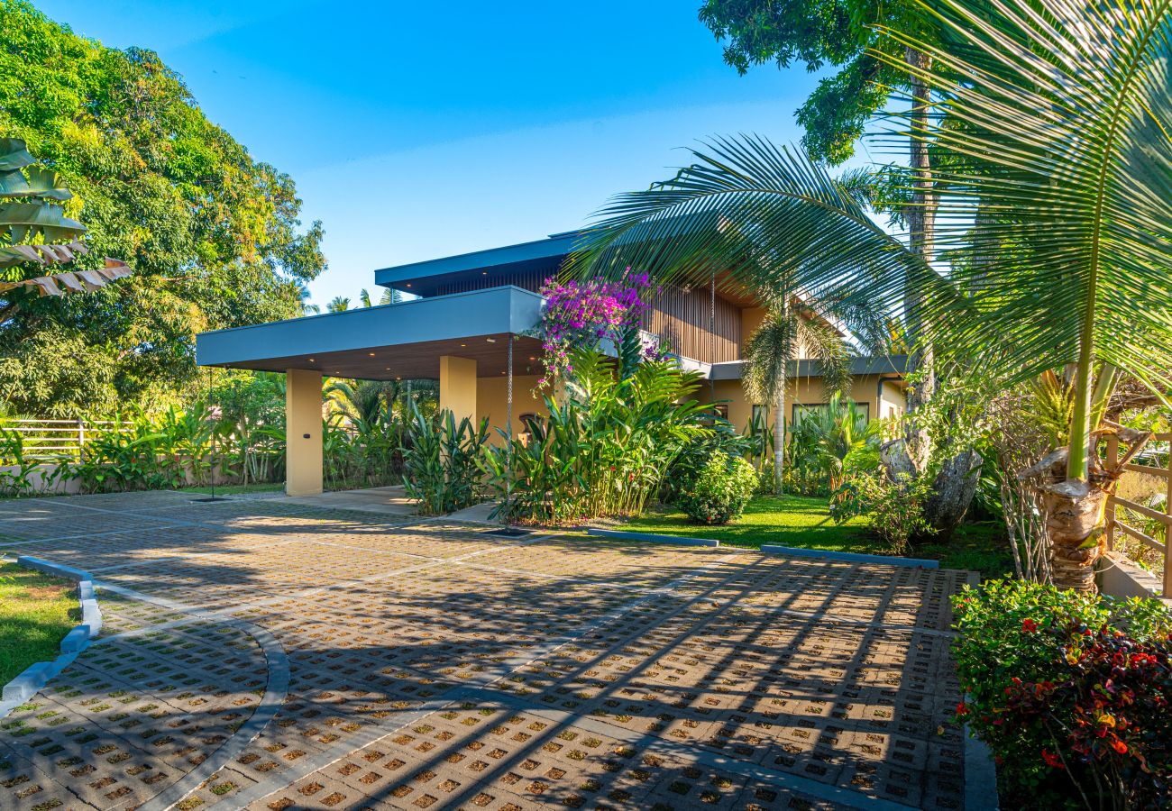 Villa in Parrita - Casa Assinie Beachfront Home with Private Ocean Access