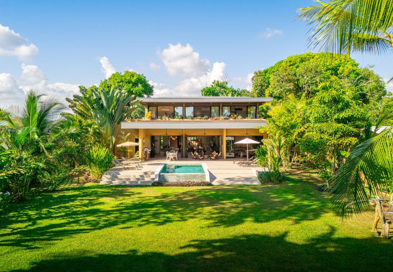 Villa in Parrita - Casa Assinie Beachfront Home with Private Ocean Access