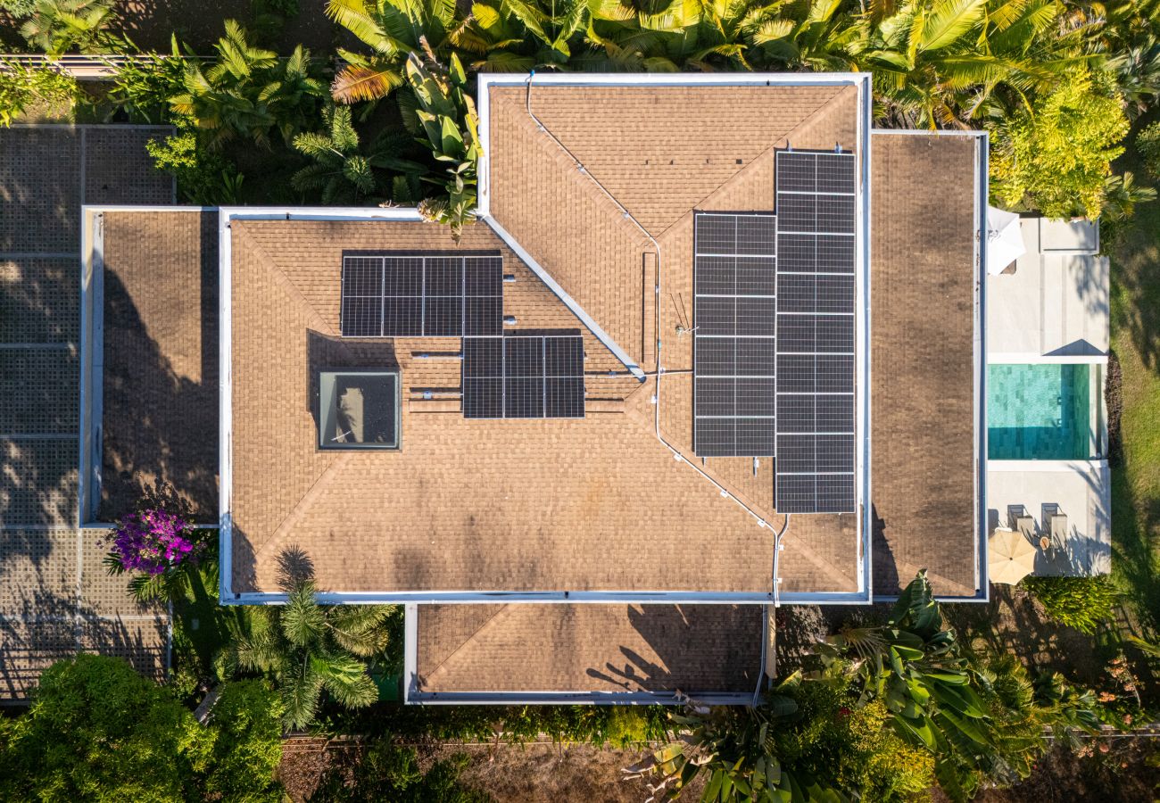 Villa in Parrita - Casa Assinie Beachfront Home with Private Ocean Access