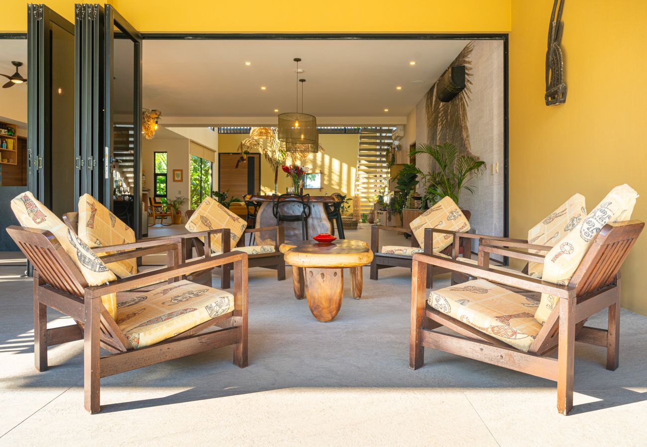 Villa in Parrita - Casa Assinie Beachfront Home with Private Ocean Access