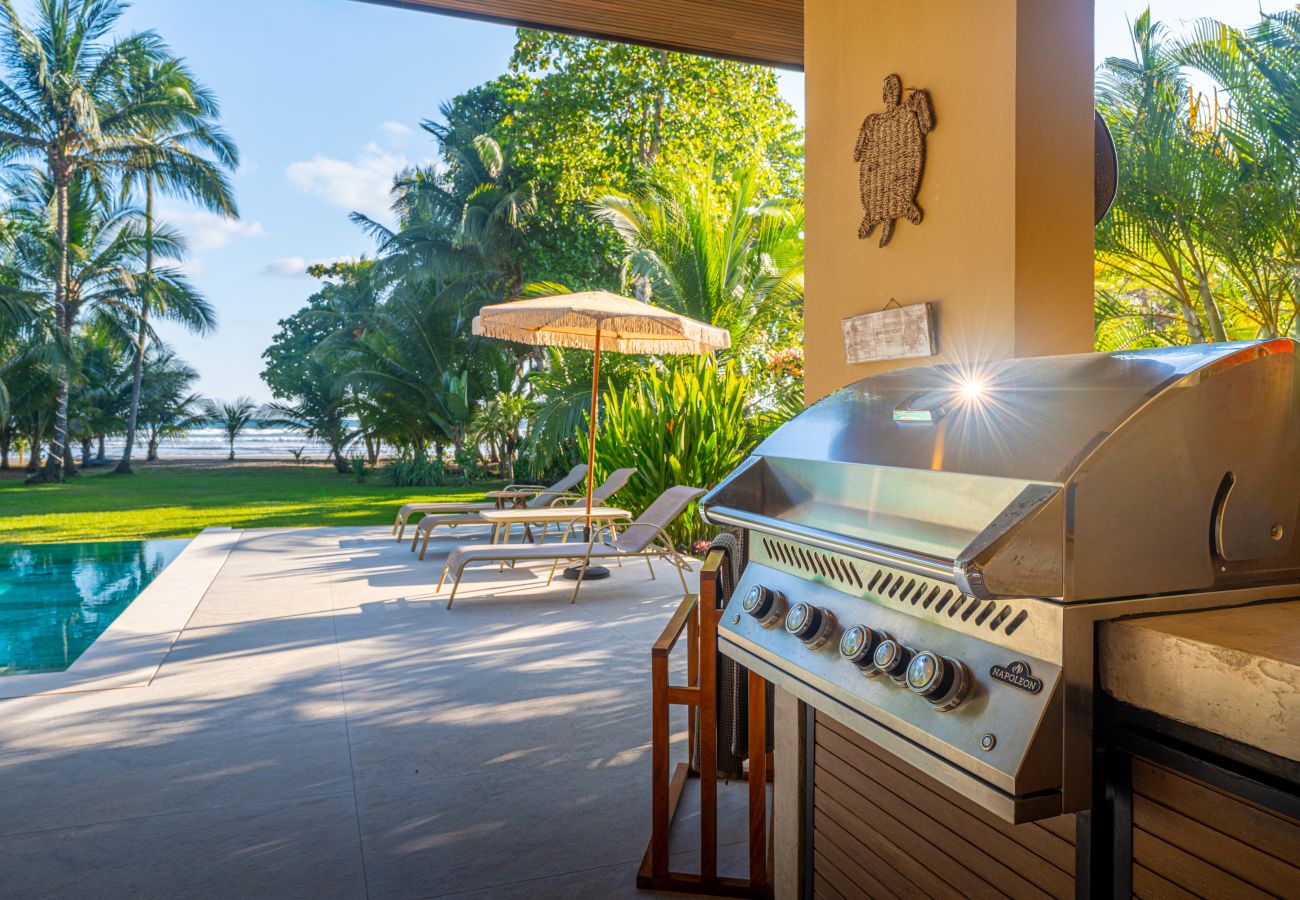 Villa in Parrita - Casa Assinie Beachfront Home with Private Ocean Access