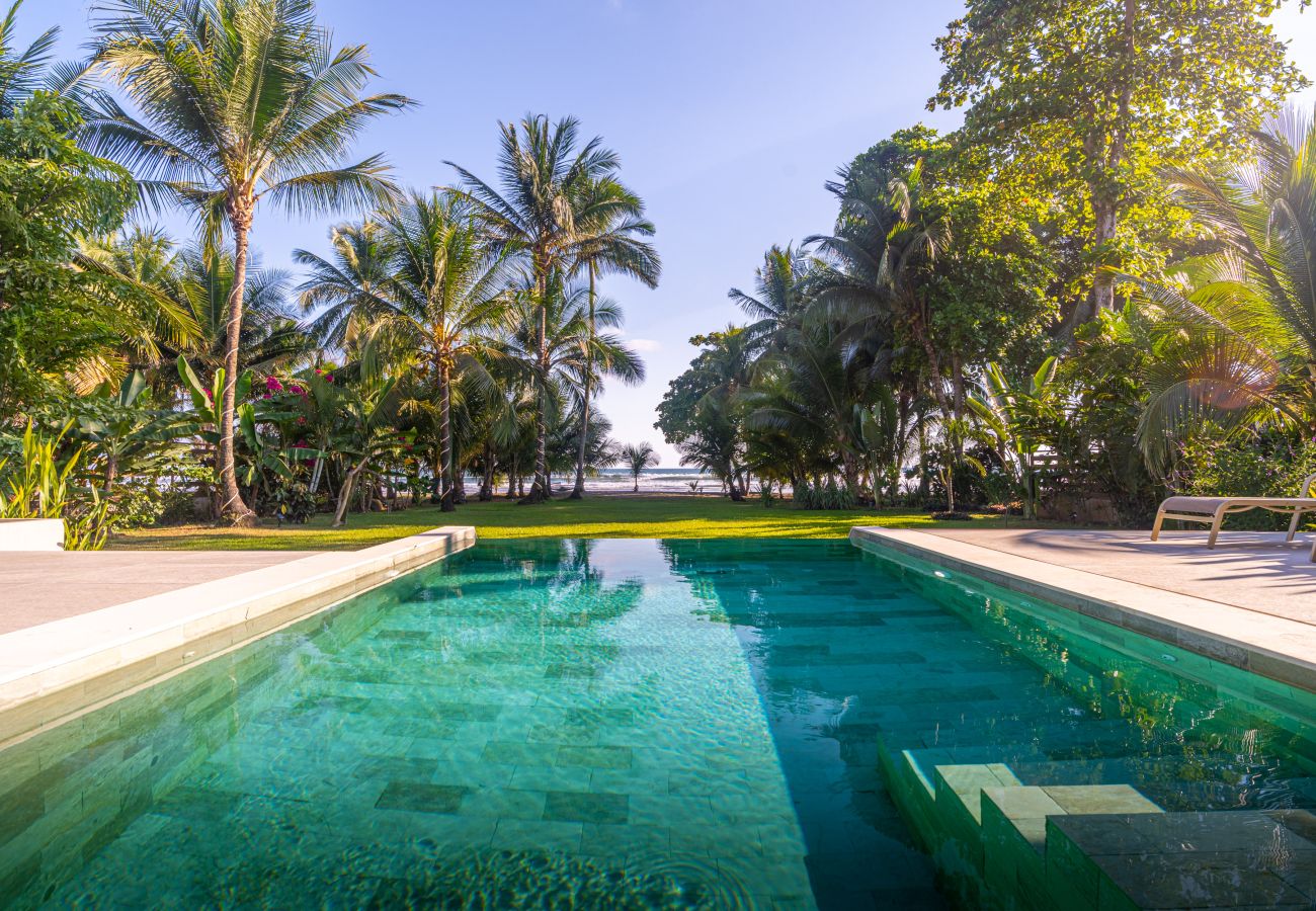 Villa in Parrita - Casa Assinie Beachfront Home with Private Ocean Access