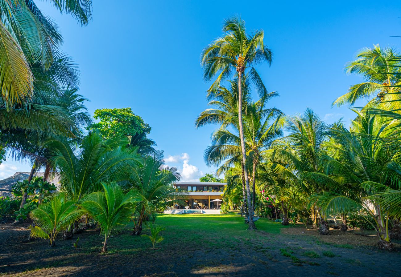 Villa in Parrita - Casa Assinie Beachfront Home with Private Ocean Access