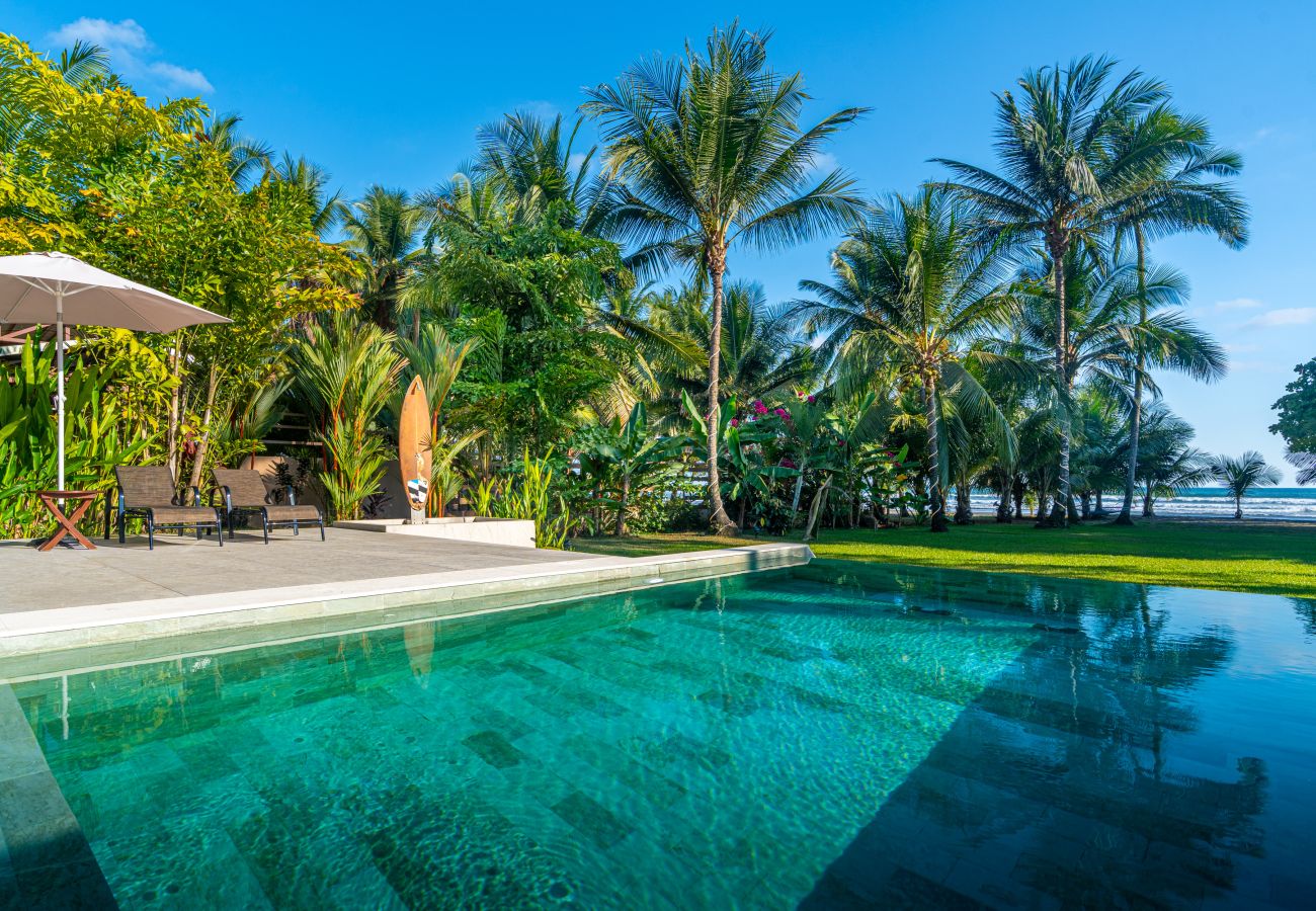 Villa in Parrita - Casa Assinie Beachfront Home with Private Ocean Access