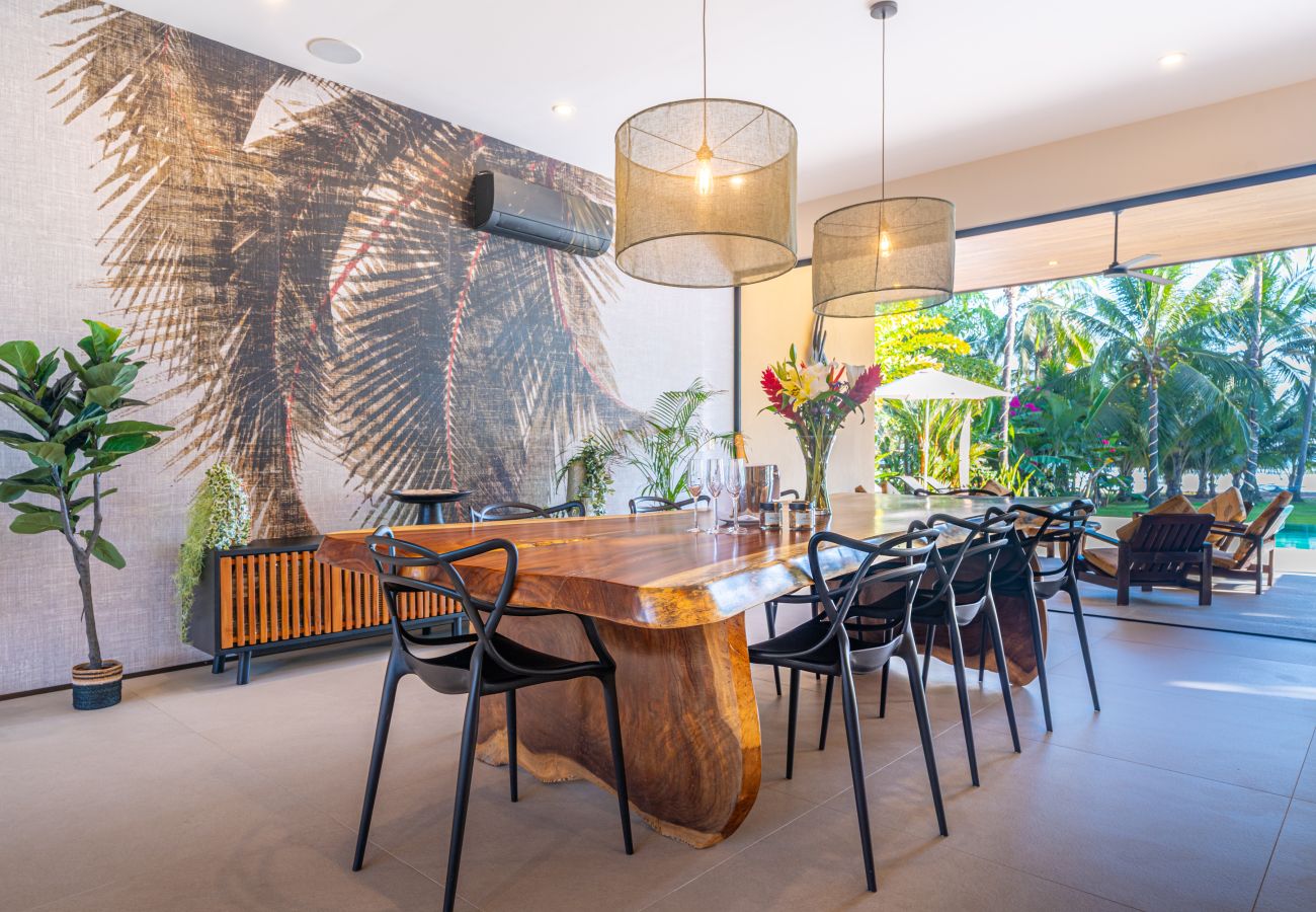 Villa in Parrita - Casa Assinie Beachfront Home with Private Ocean Access