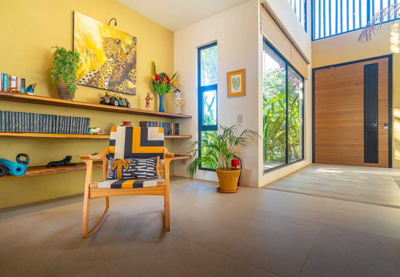 Villa in Parrita - Casa Assinie Beachfront Home with Private Ocean Access