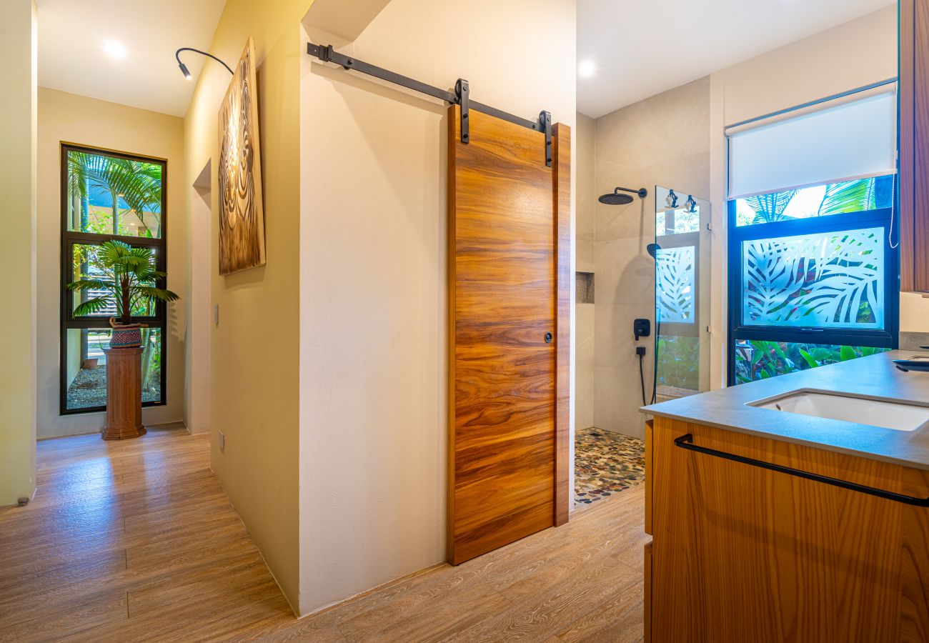 Villa in Parrita - Casa Assinie Beachfront Home with Private Ocean Access