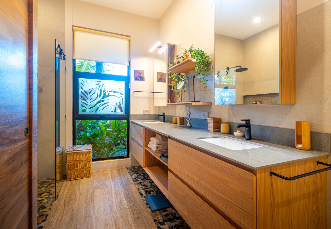 Villa in Parrita - Casa Assinie Beachfront Home with Private Ocean Access